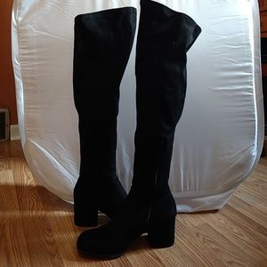 Over the knee Christian Sirianto boots